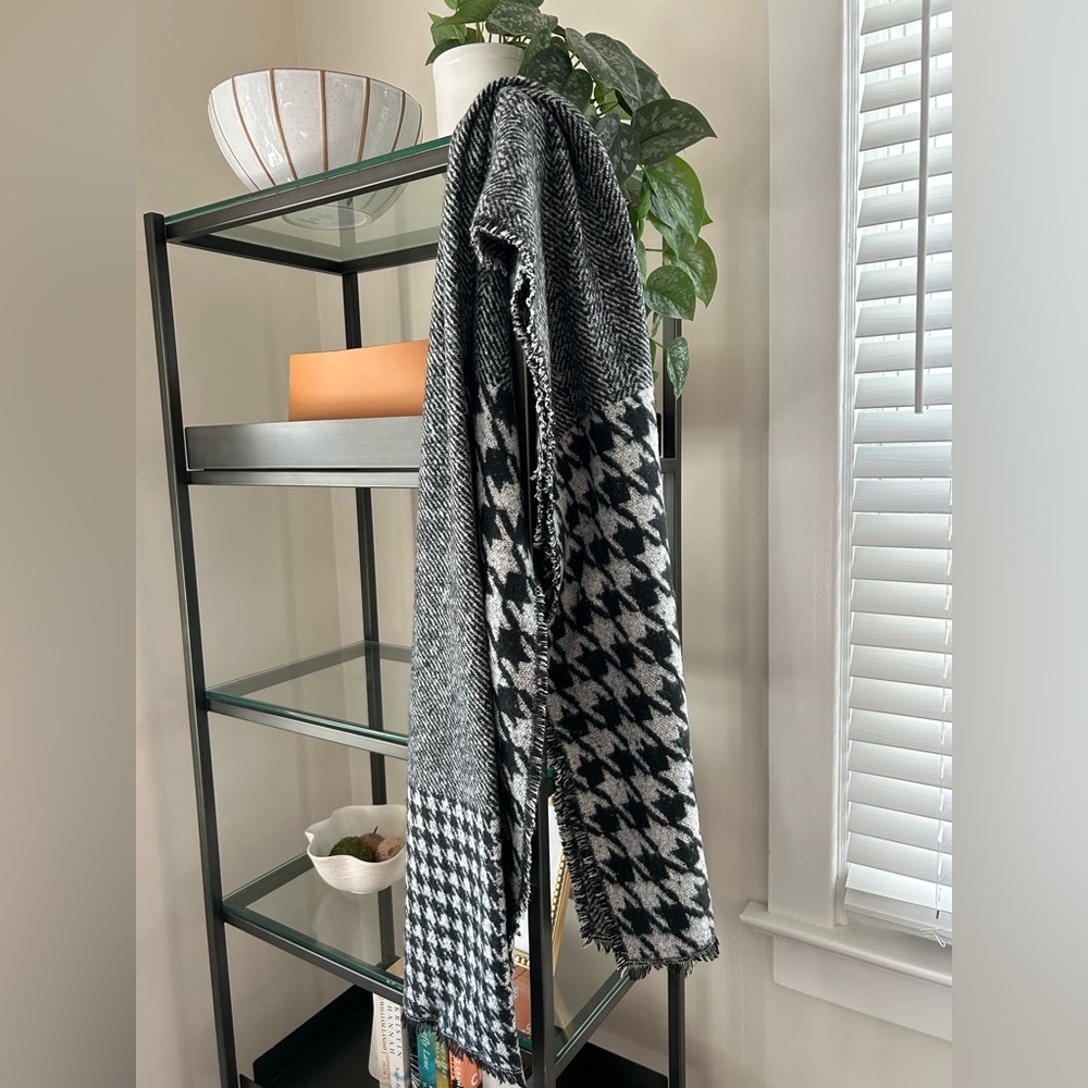 Michael Kors Monochrome Houndstooth Scarf